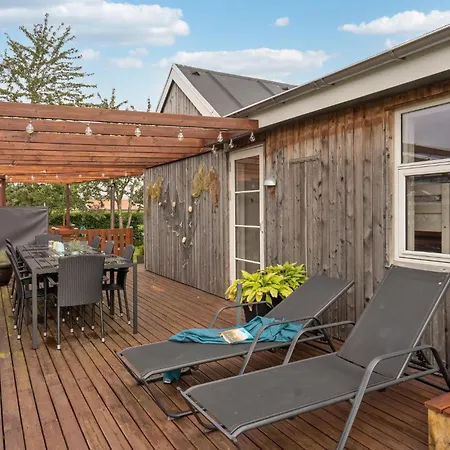 펜션 Four-bedroom In Haderslev